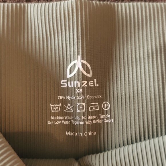 Sunzel Women's Shorts High Waist Tummy Control/ Deep Pockets Green Sz XS SNWOT - Picture 9 of 9